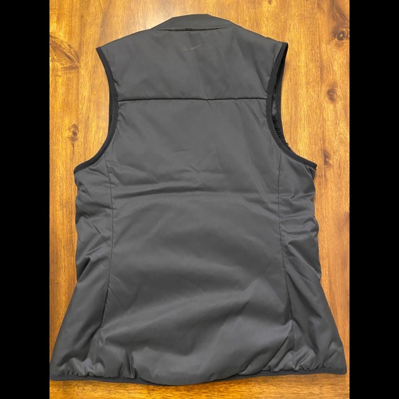 Nike Synthetic Filled Reversible Faux Fur Vest - Picture 5 of 6